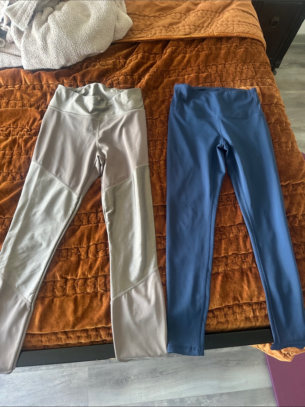2 Paris work out leggings - small & XS